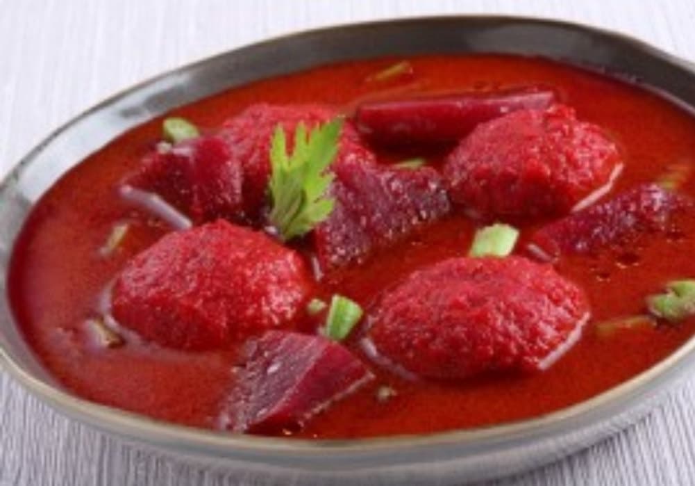 קובה בסלק אדום — קובה פרסית במרק סלק עם רכז רימונים