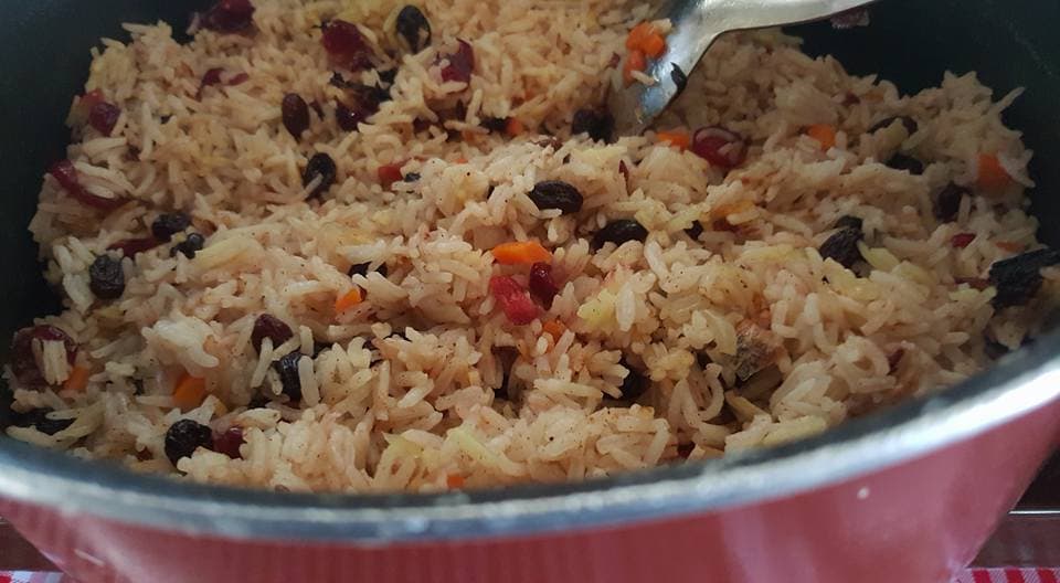 פולו-קשמש — אורז פרסי מתוק-מלוח עם צימוקים וגזר